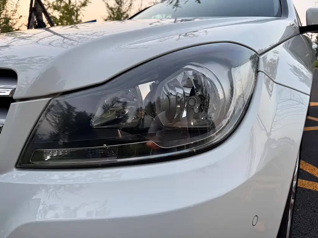 Mercedes-Benz C-Class 2011