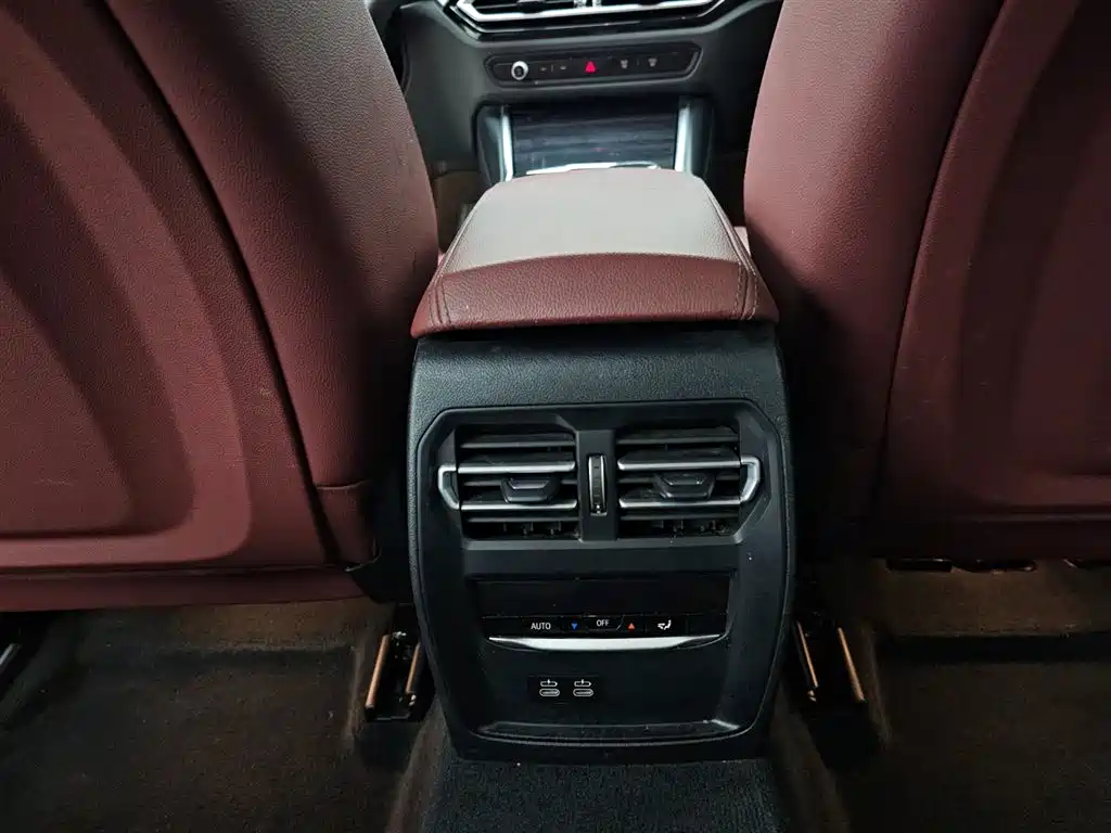 BMW 3 Series 2024 — фото 13