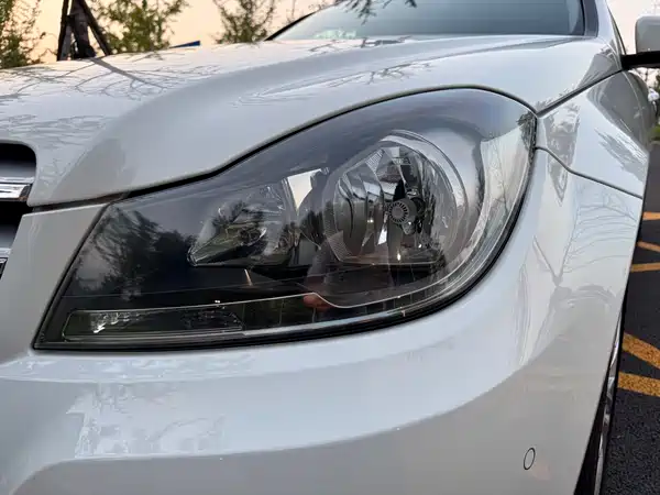 Mercedes-Benz C-Class 2011