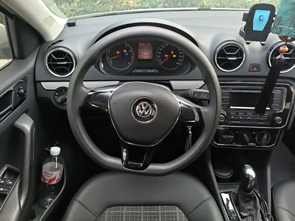 Volkswagen Jetta 2018 — фото 11