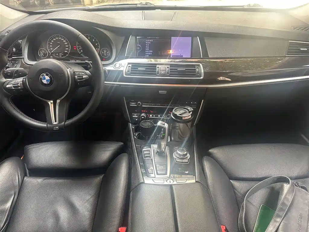 BMW 5 Series GT 2011 — фото 4
