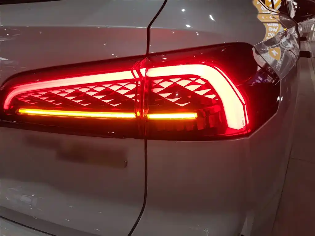 Roewe RX5 eMAX 2022 — фото 8