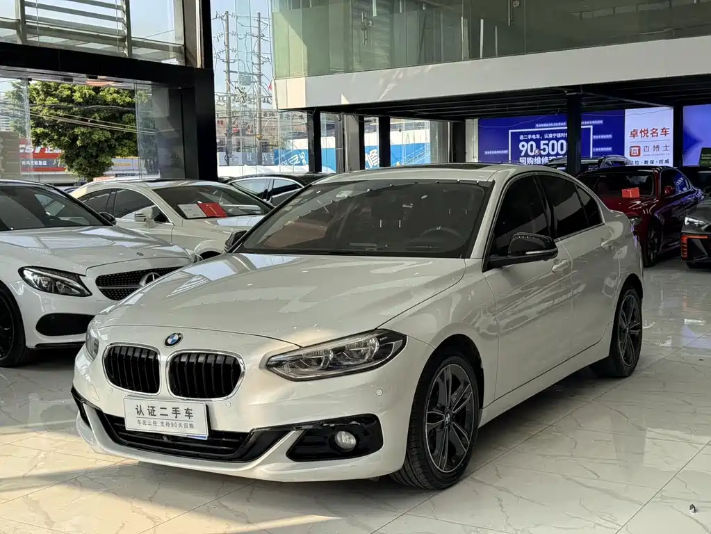 BMW 1 Series 2018 — фото 1