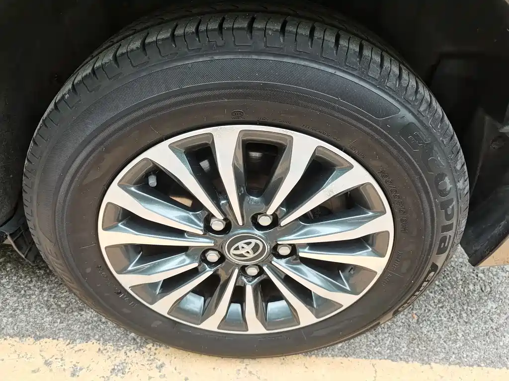 Toyota Corolla 2017 — фото 12