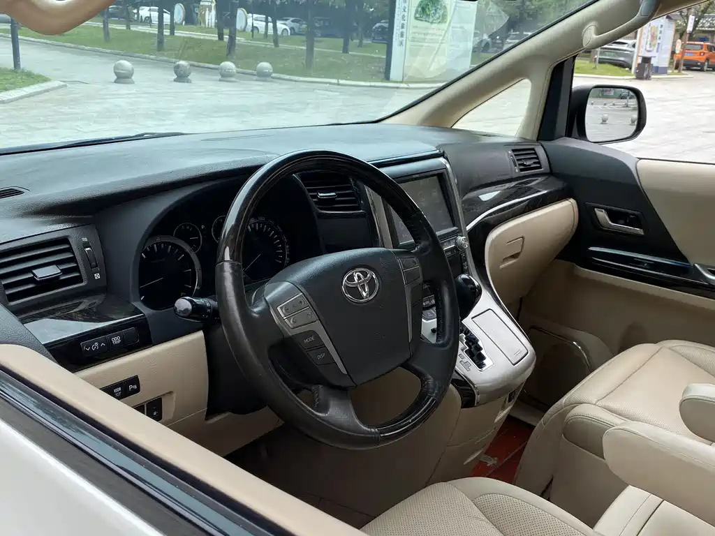 Toyota Alphard 2012 — фото 12