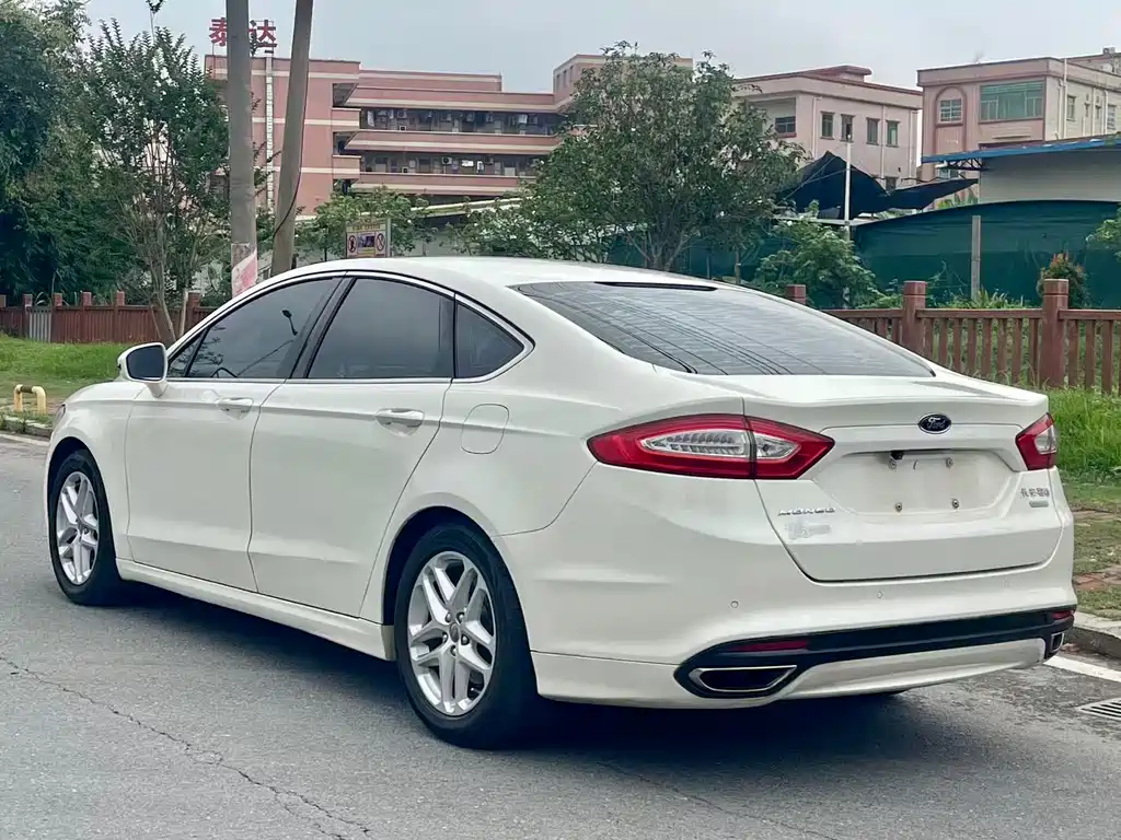 Ford Mondeo 2015 — фото 9