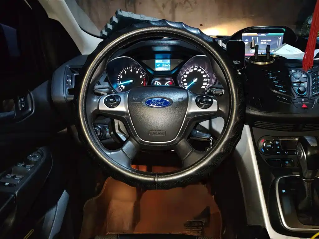 Ford Kuga 2015 — фото 3