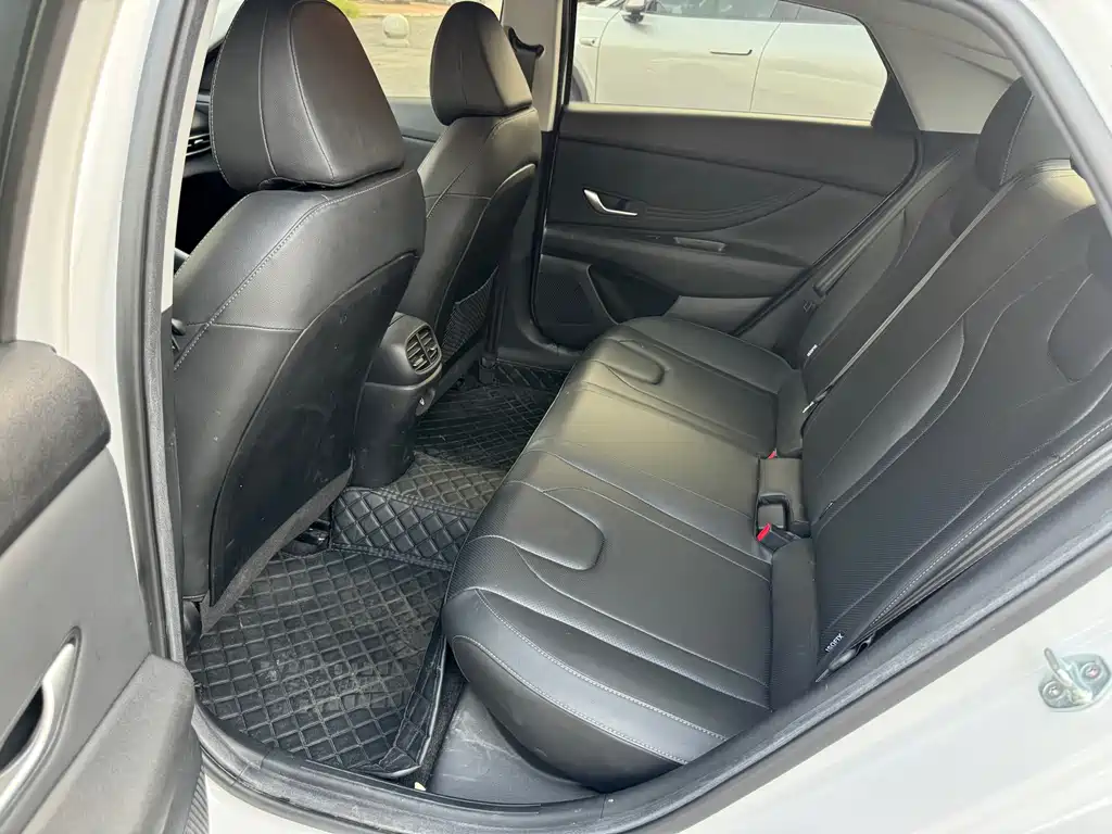 Hyundai Elantra 2023