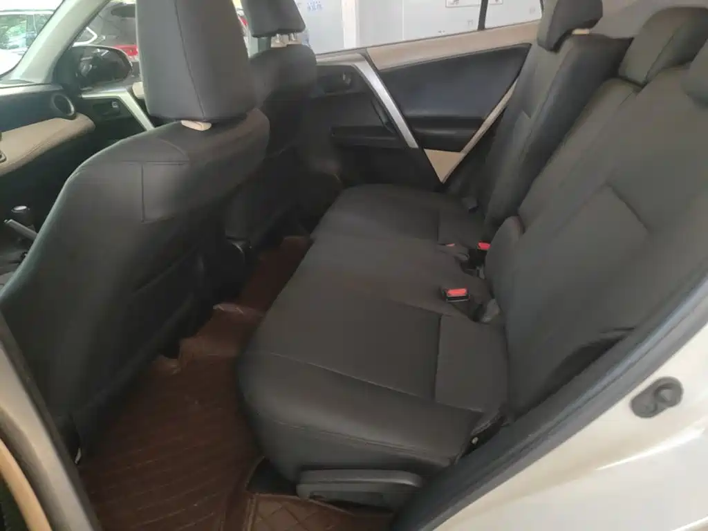 Toyota RAV4 2016 — фото 17