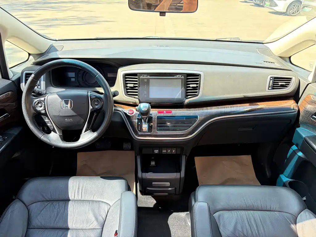Honda Odyssey 2018 — фото 10