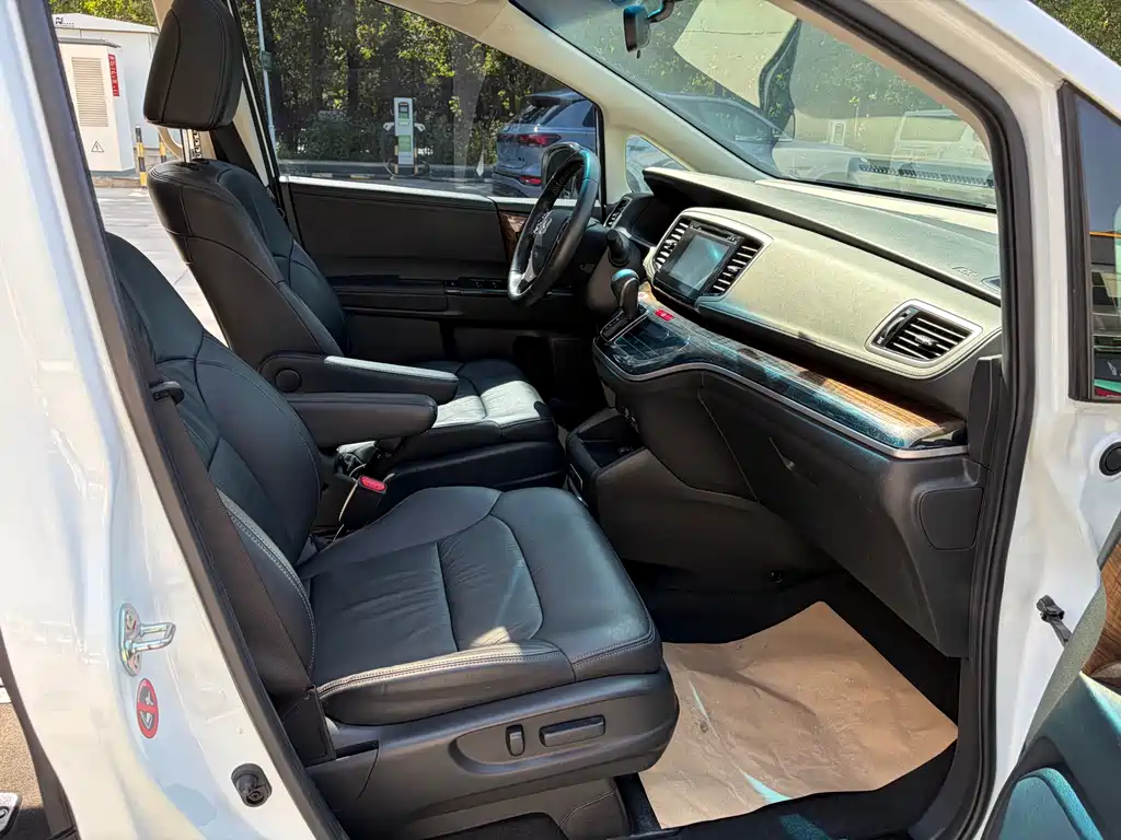 Honda Odyssey 2018 — фото 13