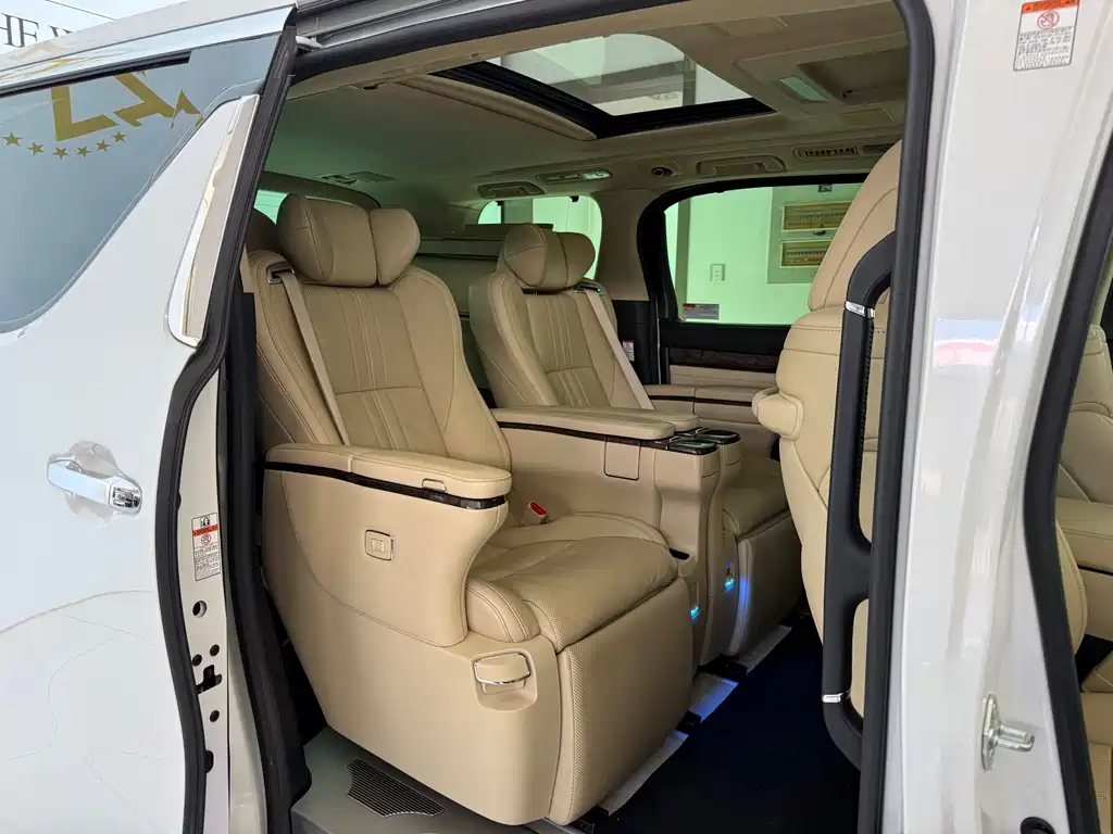 Toyota Vellfire 2021 — фото 11