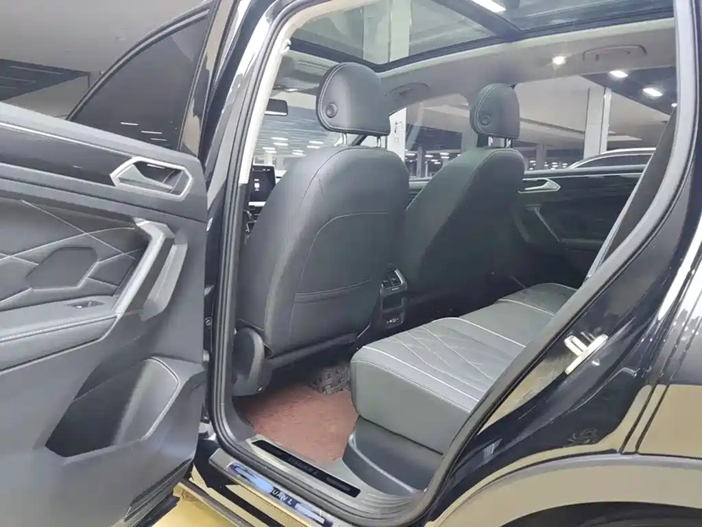 Volkswagen Tiguan L 2023 — фото 17