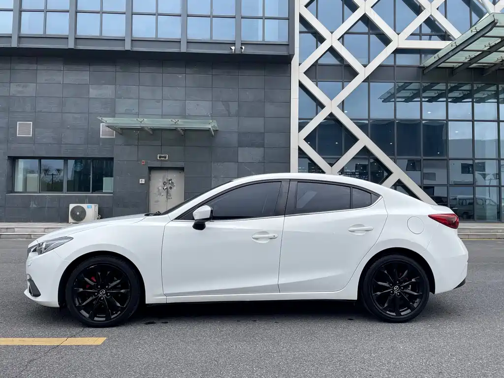 Mazda 3 Axela 2016 — фото 5