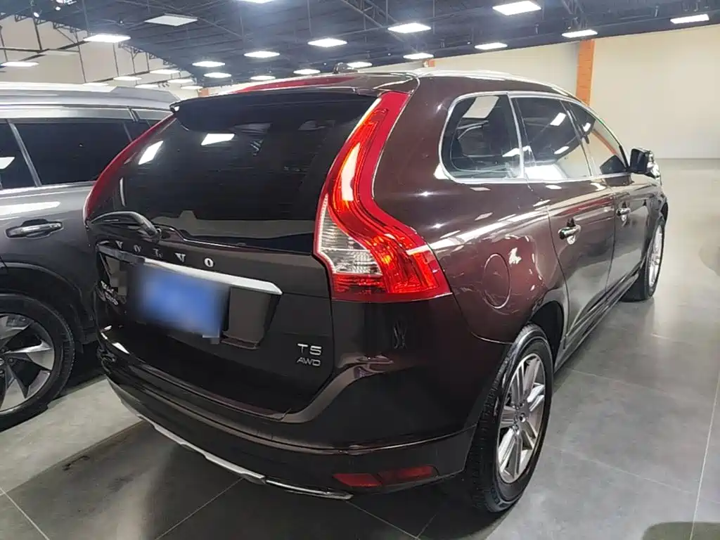 Volvo XC60 2017 — фото 7