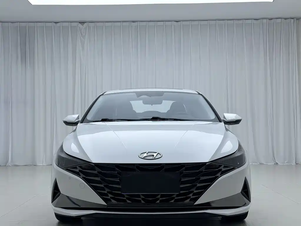 Hyundai Elantra 2023 — фото 2