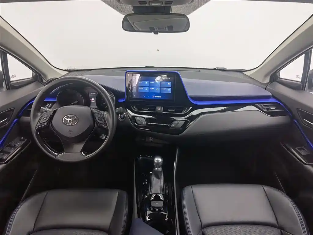 Toyota C-HR 2023 — фото 5