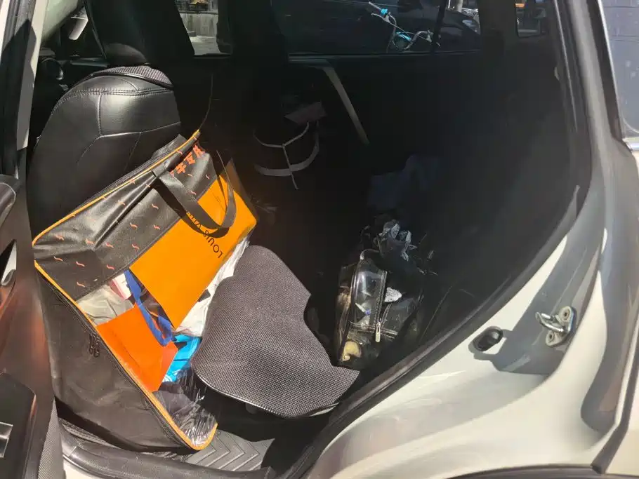 Toyota RAV4 2019 — фото 11