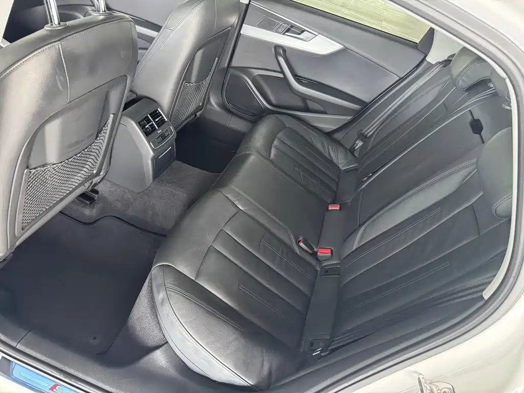 Audi A4L 2019
