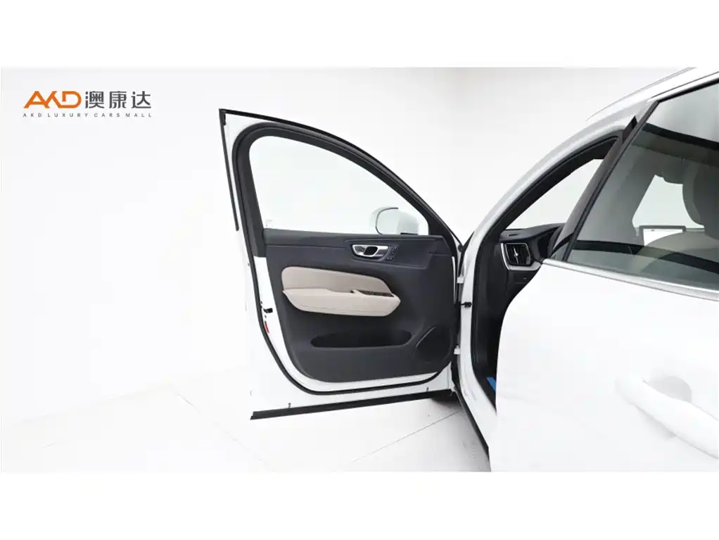 Volvo XC60 2025 — фото 10