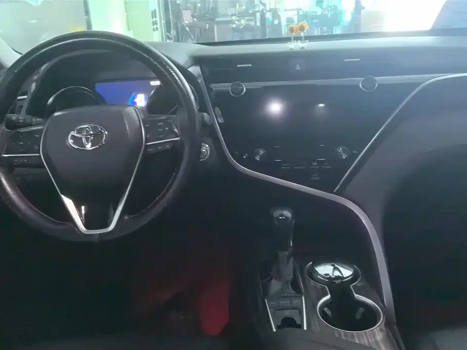 Toyota Camry 2020 — фото 12