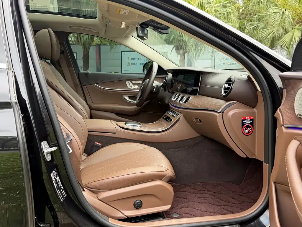 Mercedes-Benz E-Class 2023 — фото 10