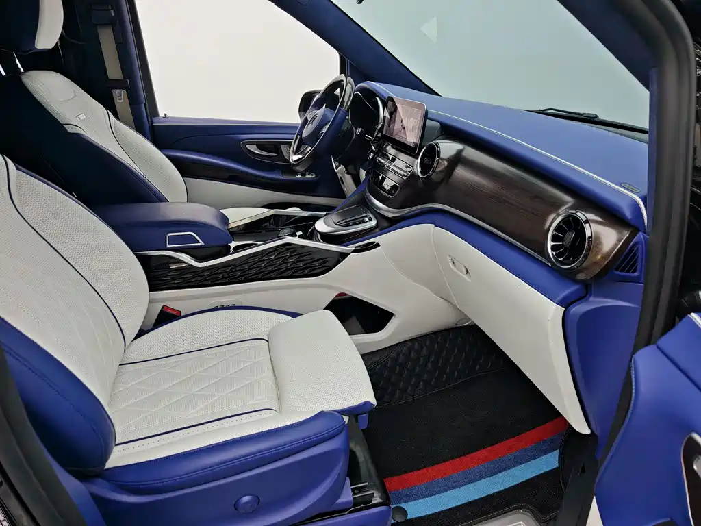 Mercedes-Benz V-Class 2023 — фото 16