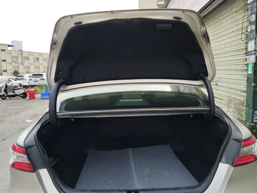 Toyota Camry 2018 — фото 19