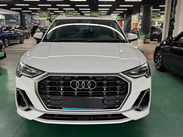 Audi Q3 2019 — фото 2