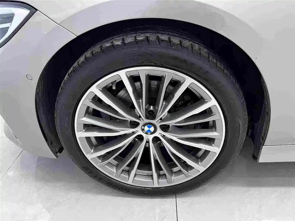 BMW 3 Series 2019 — фото 16
