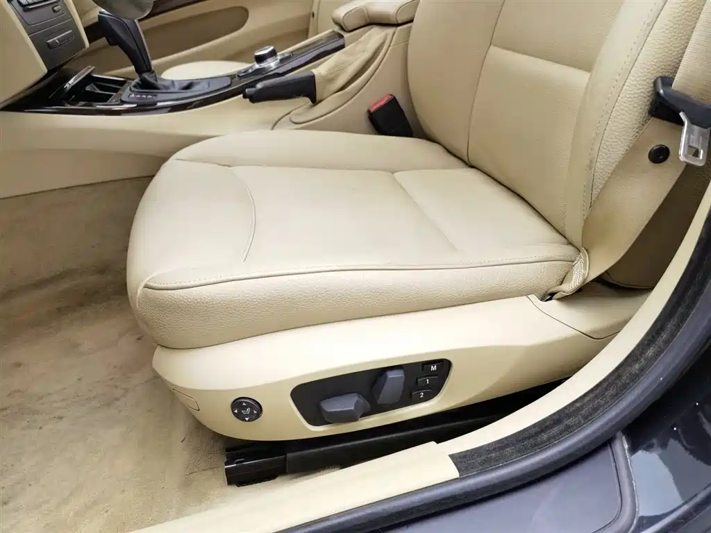 BMW 3 Series 2010 — фото 20