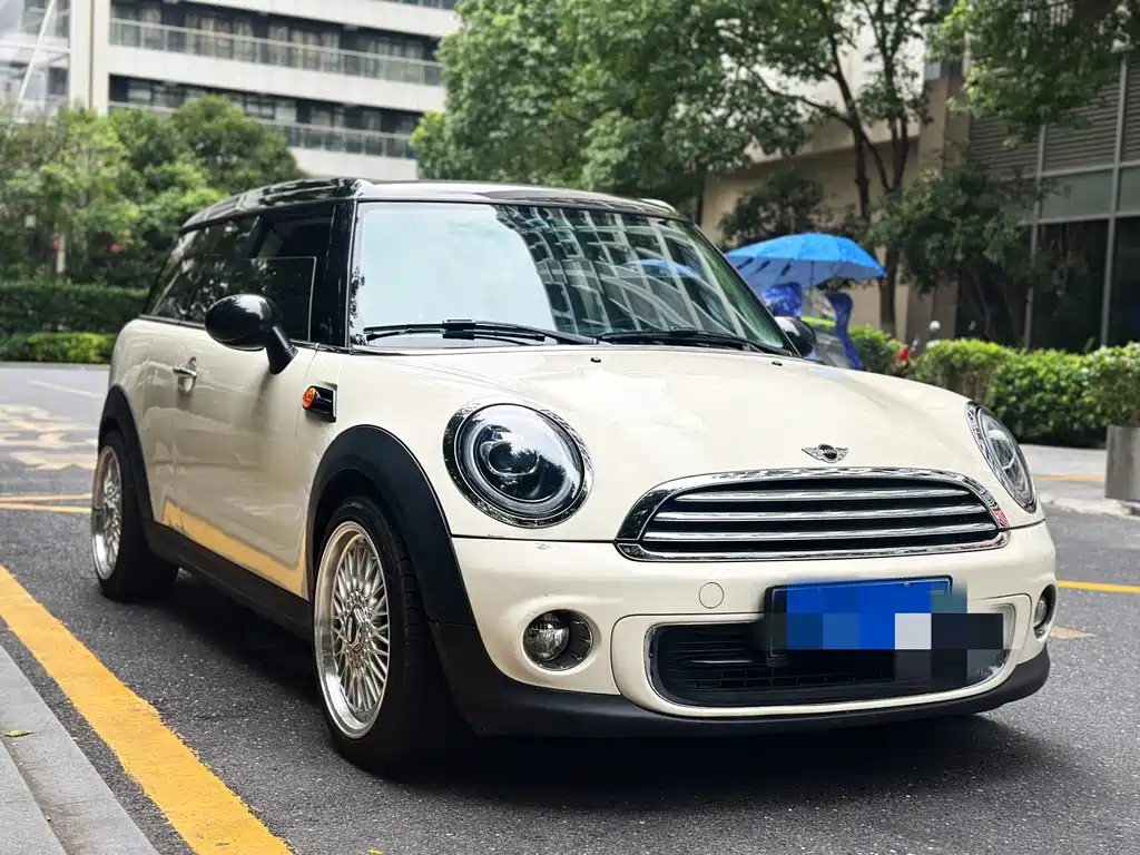 MINI Clubman 2012