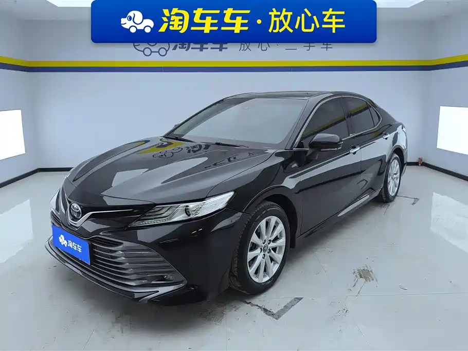 Toyota Camry 2020 — фото 1
