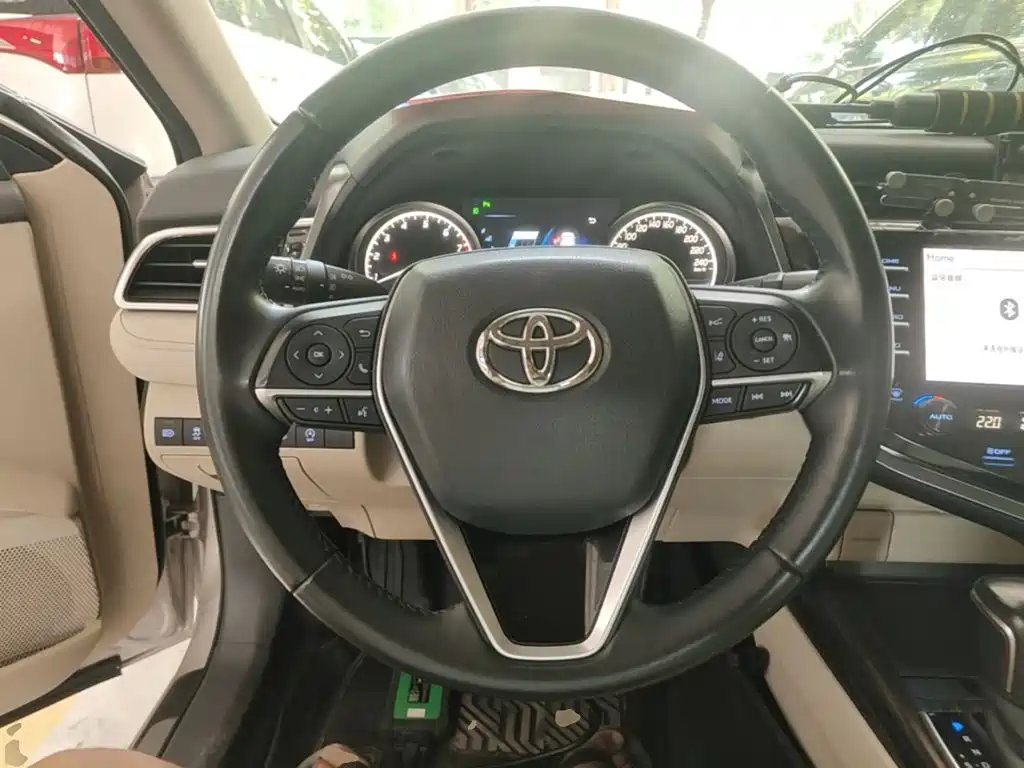 Toyota Camry 2018 — фото 11