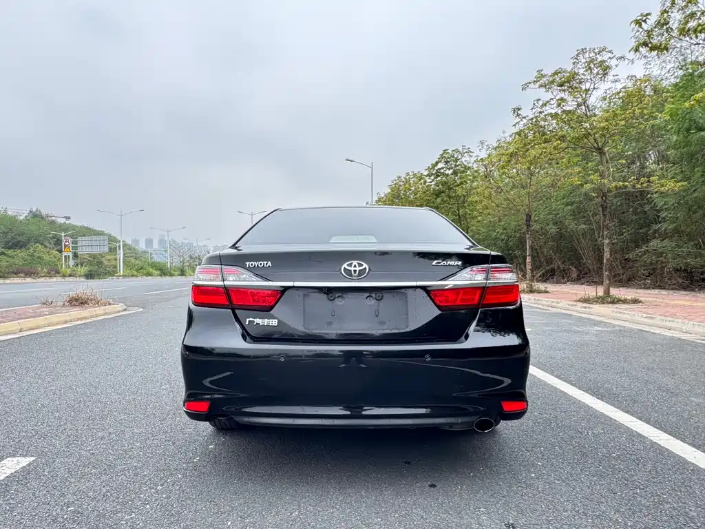 Toyota Camry 2015 — фото 4