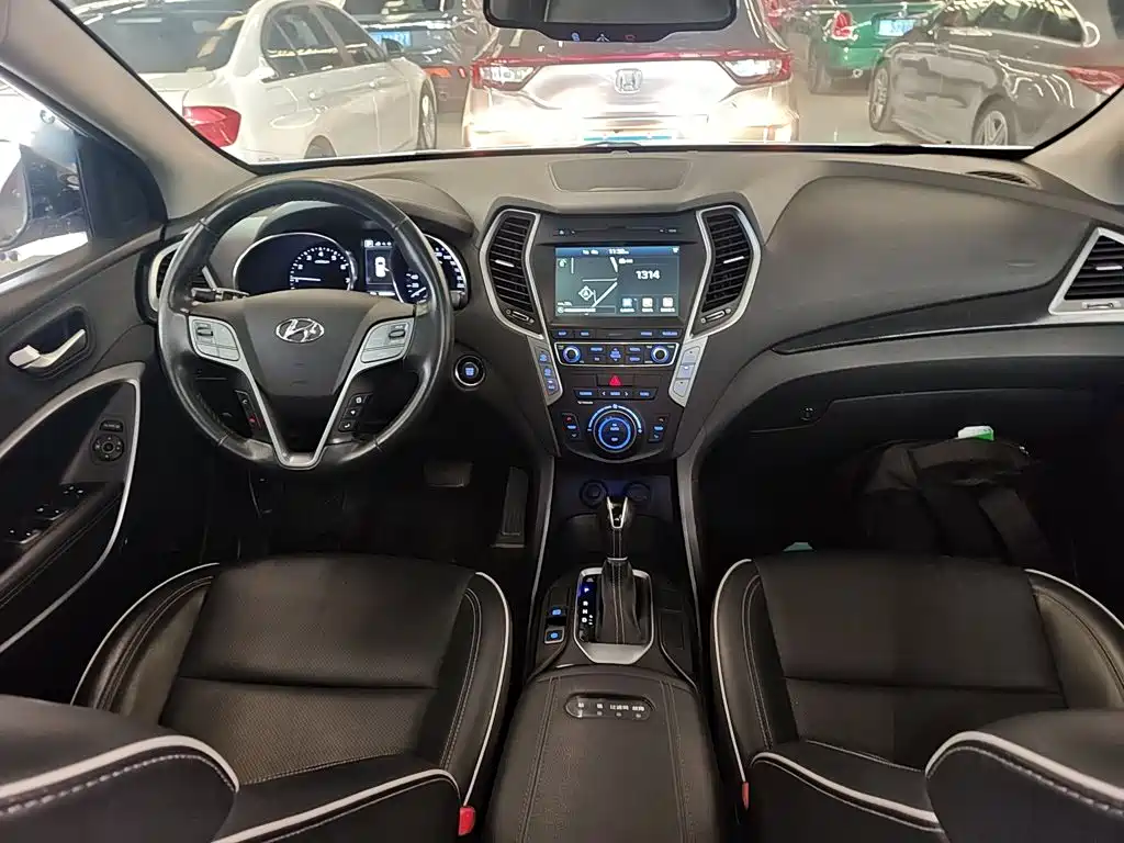 Hyundai Santa Fe 2017 — фото 10
