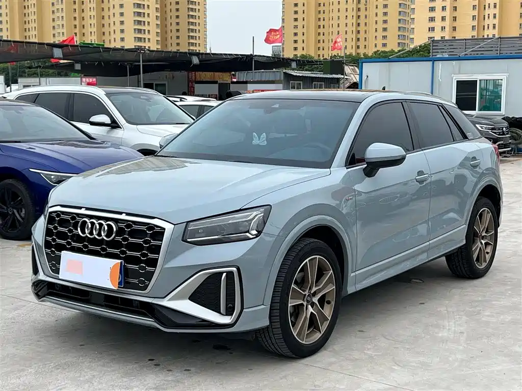 Audi Q2L 2023 — фото 1