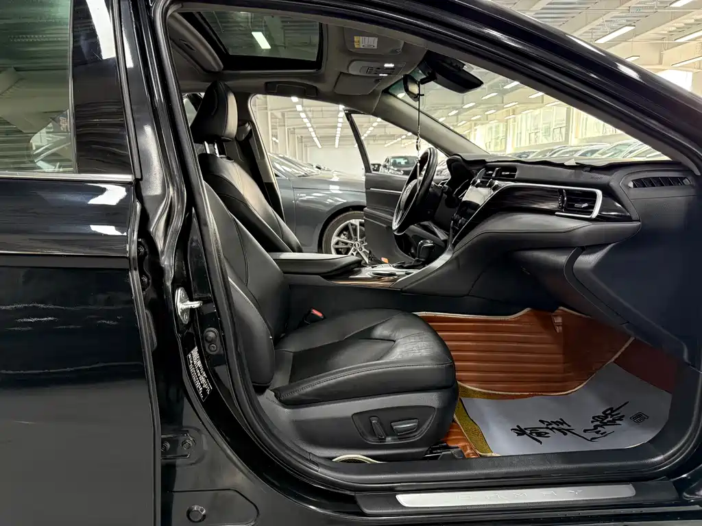 Toyota Camry 2020 — фото 12