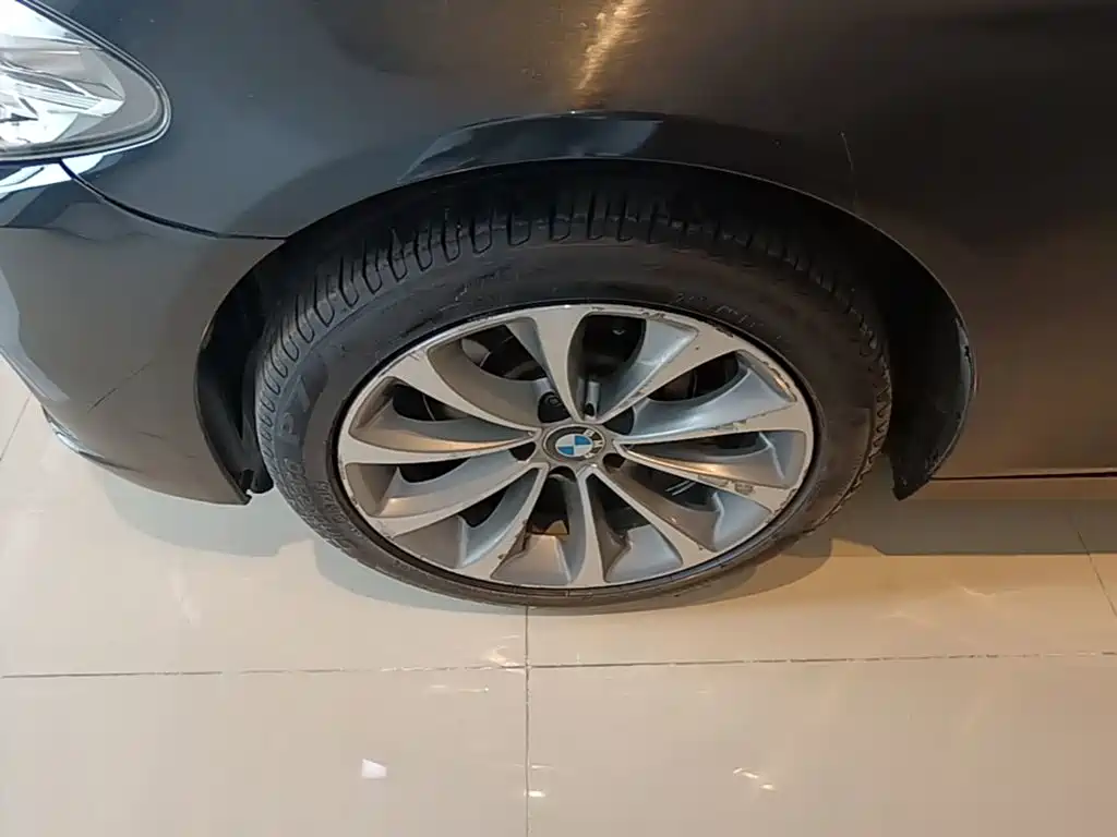 BMW 5 Series 2015 — фото 23