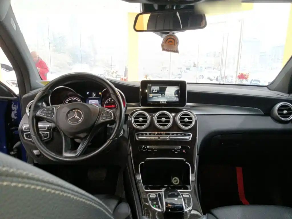 Mercedes-Benz GLC 2017 — фото 10
