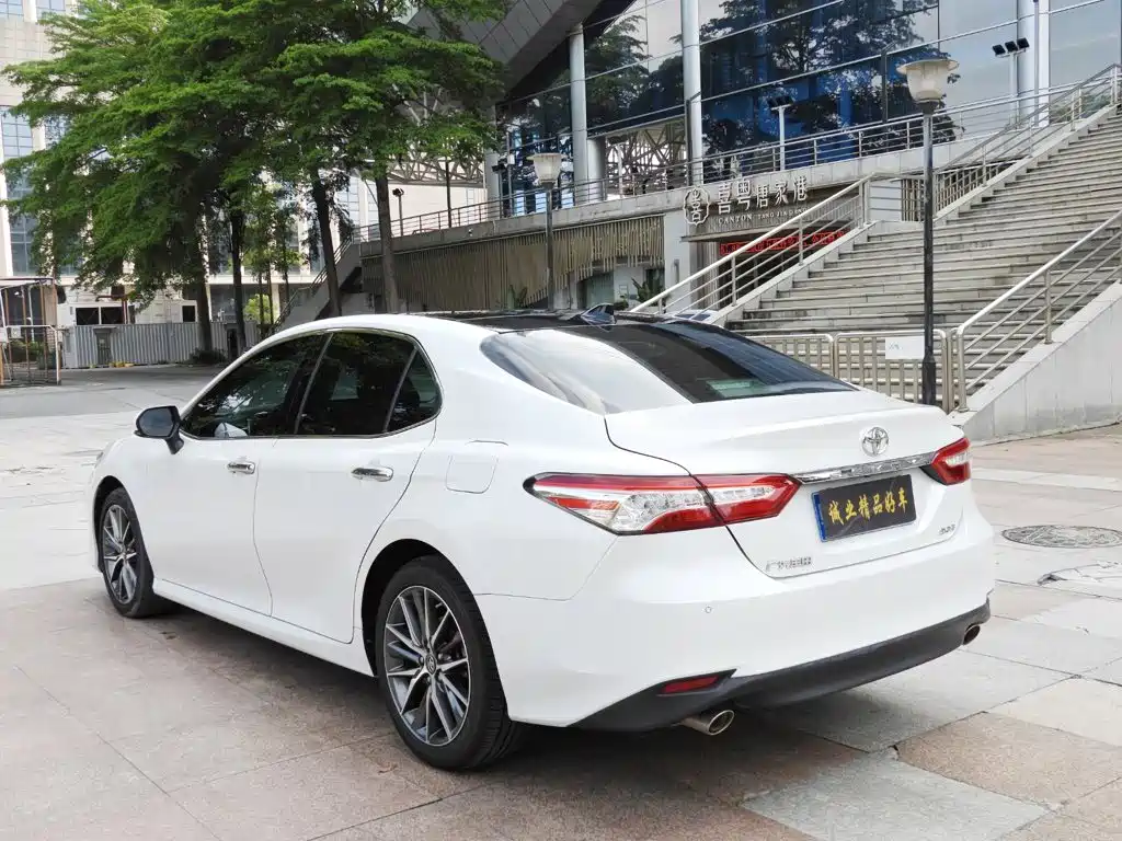 Toyota Camry 2022 — фото 5