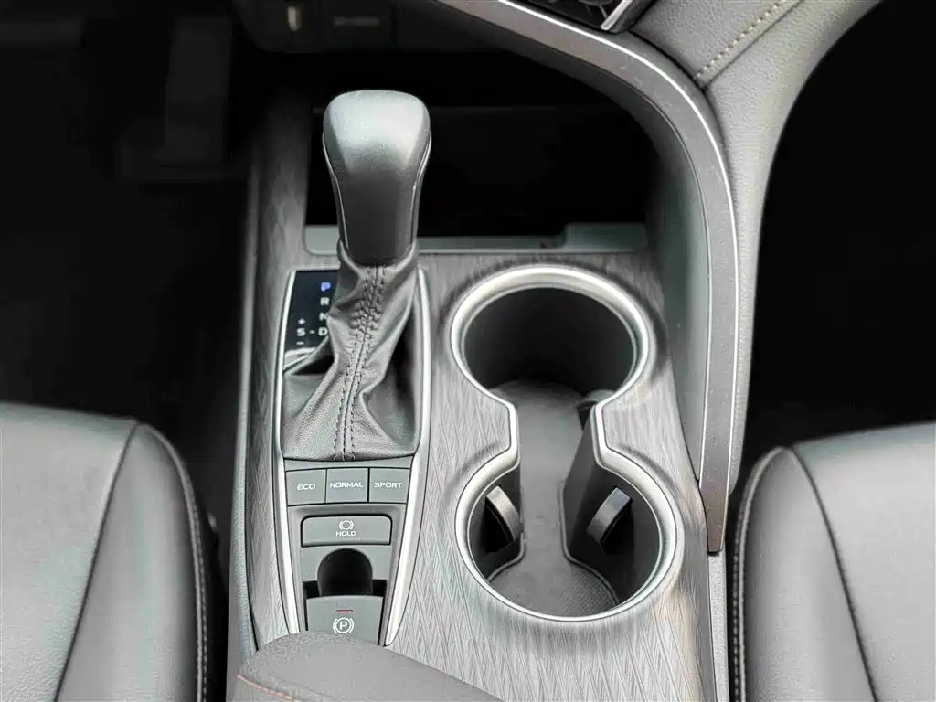 Toyota Camry 2024 — фото 29