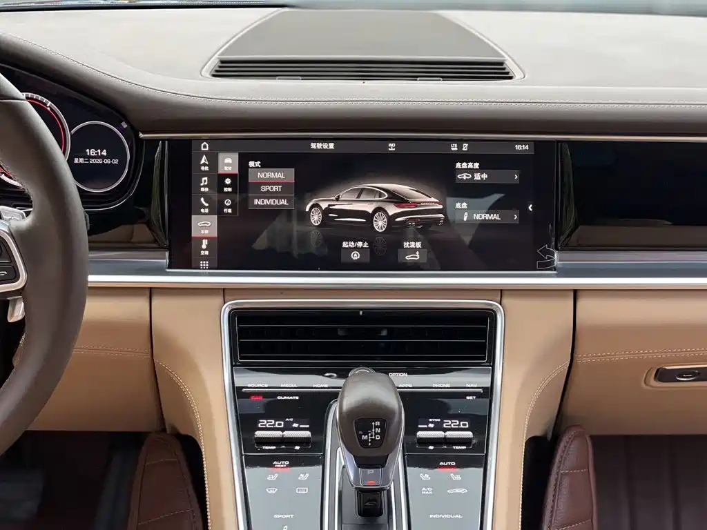 Porsche Panamera 2018 — фото 13