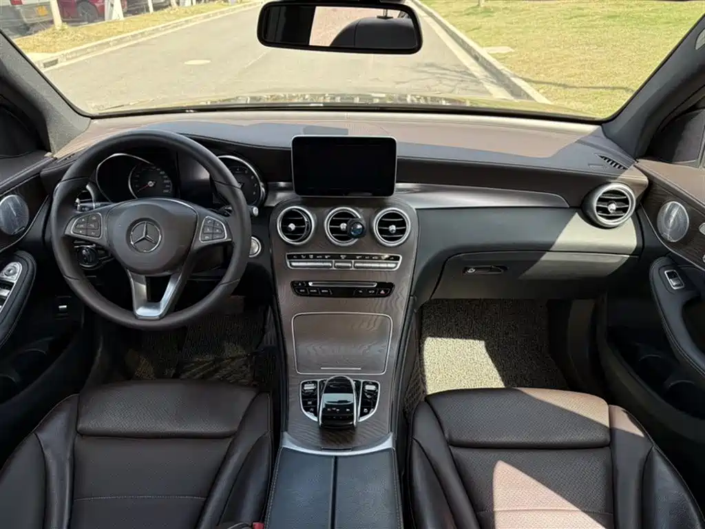 Mercedes-Benz GLC 2018 — фото 11