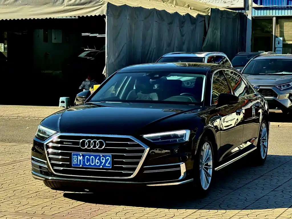 Audi A8 2021 — фото 1