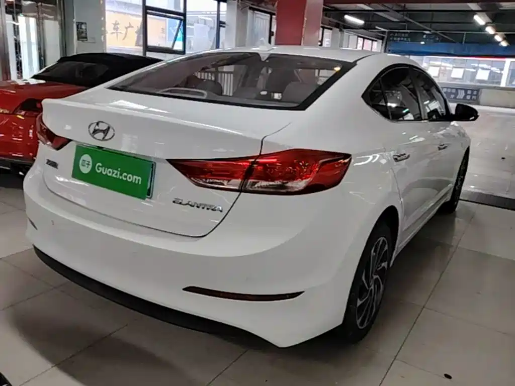 Hyundai Elantra 2020 — фото 7