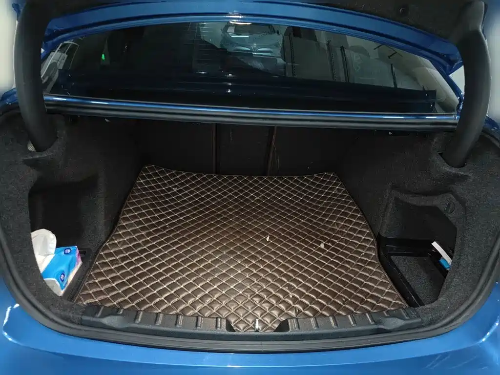 BMW 3 Series 2018 — фото 10
