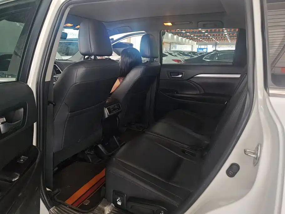Toyota Highlander 2020 — фото 11
