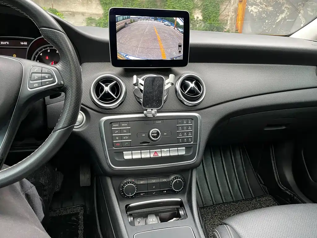 Mercedes-Benz GLA 2018 — фото 16