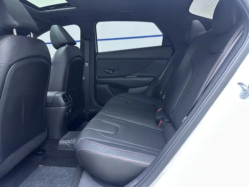 Hyundai Elantra 2023 — фото 10